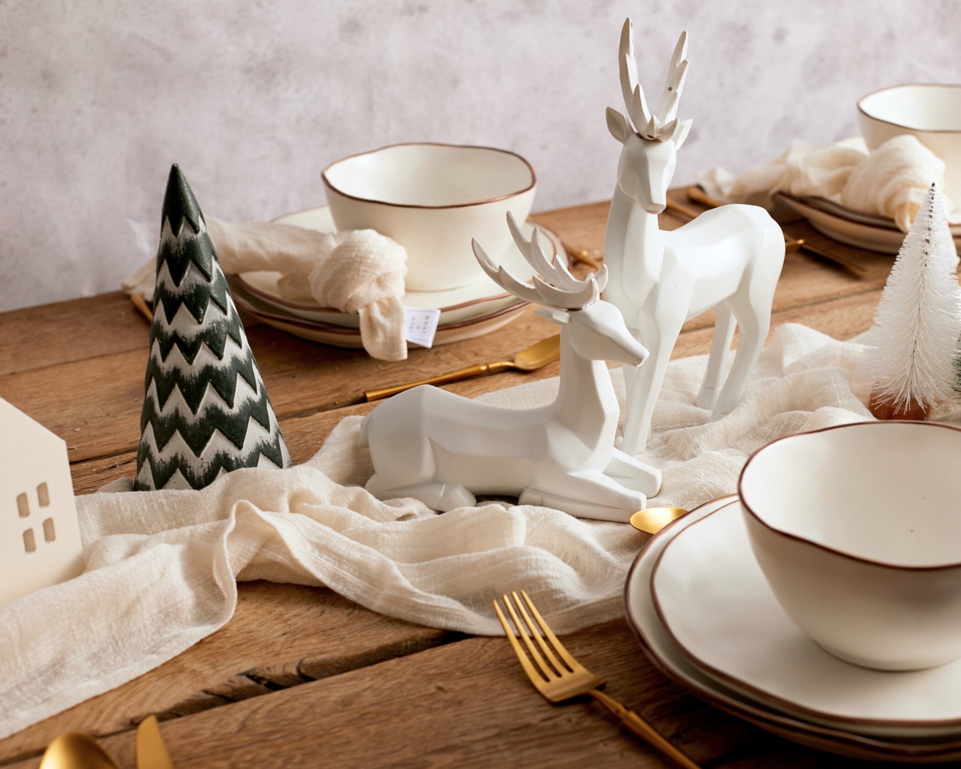 Wooden Snowed Christmas Tree-1